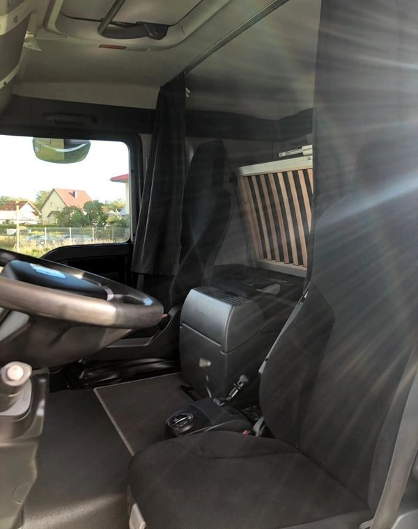 Hőszigetelt teherautó MAN 15.290 Winda Bok otwierany 18 Palet: 29 kép.