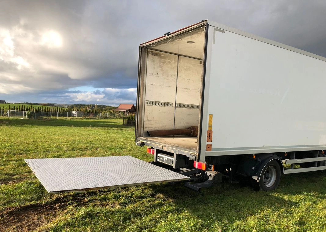 Hőszigetelt teherautó MAN 15.290 Winda Bok otwierany 18 Palet: 20 kép.