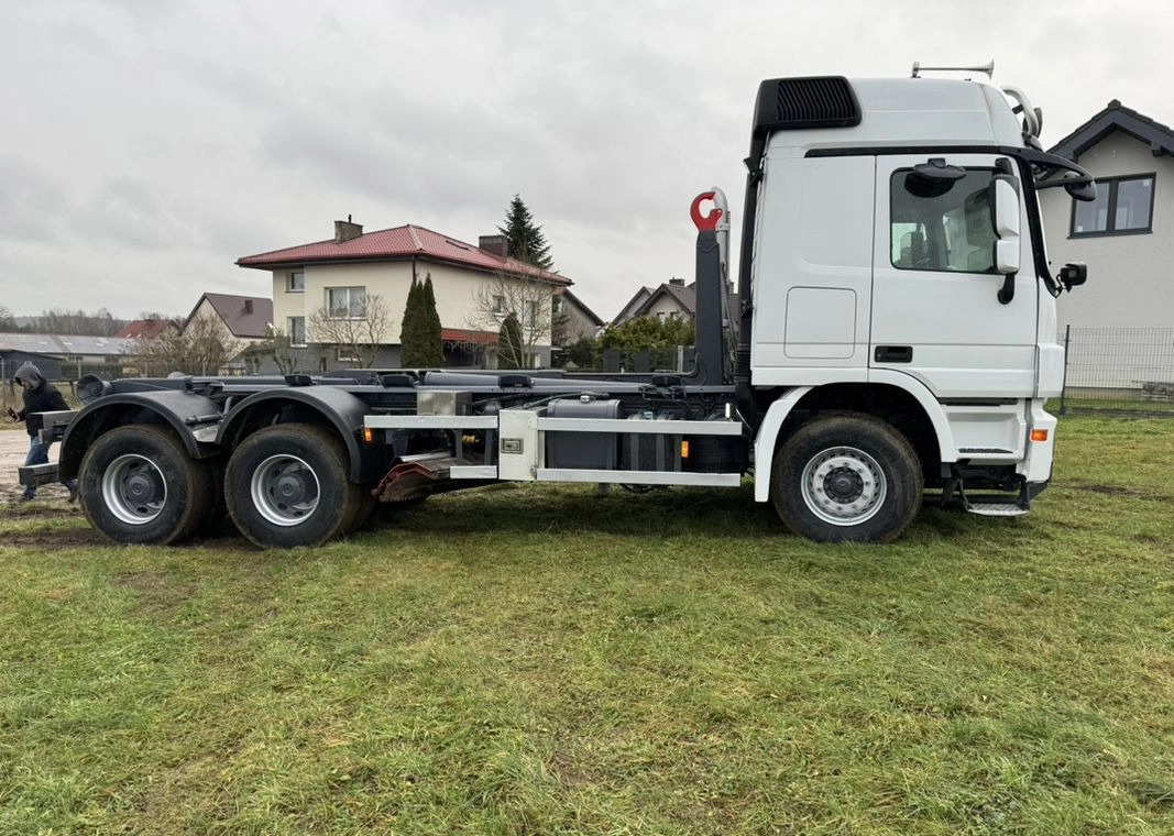 MERCEDES-BENZ ACTROS 2648 SPECJALNY PłUG 6X4!!! - Horgos rakodó teherautó: 4 kép. MERCEDES-BENZ ACTROS 2648 SPECJALNY PłUG 6X4!!! - Horgos rakodó teherautó: 4 kép.