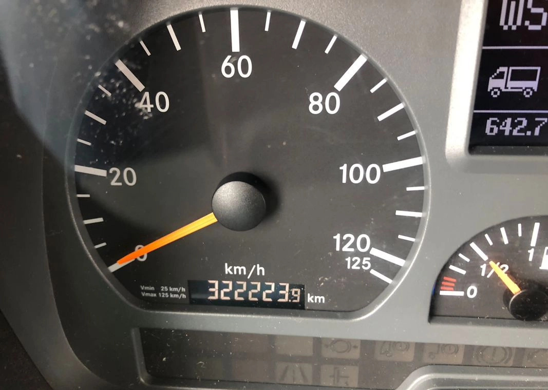 MERCEDES-BENZ AXOR PRZEBIEG TYLKO 322000 KM!!!! - Hőszigetelt teherautó: 2 kép. MERCEDES-BENZ AXOR PRZEBIEG TYLKO 322000 KM!!!! - Hőszigetelt teherautó: 2 kép.