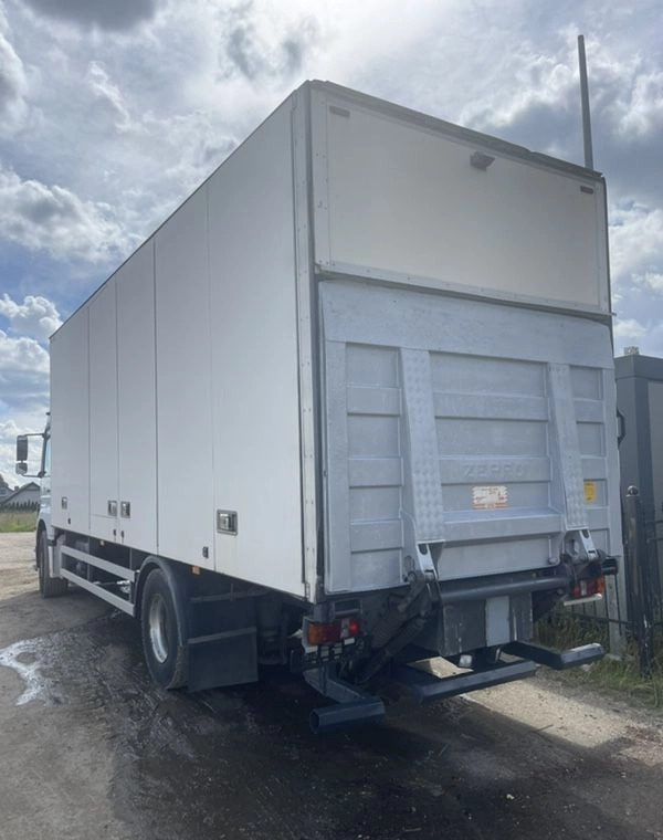 MERCEDES-BENZ AXOR PRZEBIEG TYLKO 322000 KM!!!! - Hőszigetelt teherautó: 4 kép. MERCEDES-BENZ AXOR PRZEBIEG TYLKO 322000 KM!!!! - Hőszigetelt teherautó: 4 kép.
