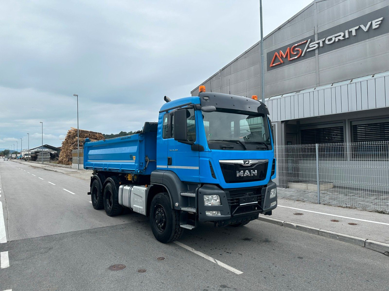 MAN TGS 26.460 6X4 Hydrodrive Bordmatik - Billenőplatós teherautó: 1 kép. MAN TGS 26.460 6X4 Hydrodrive Bordmatik - Billenőplatós teherautó: 1 kép.