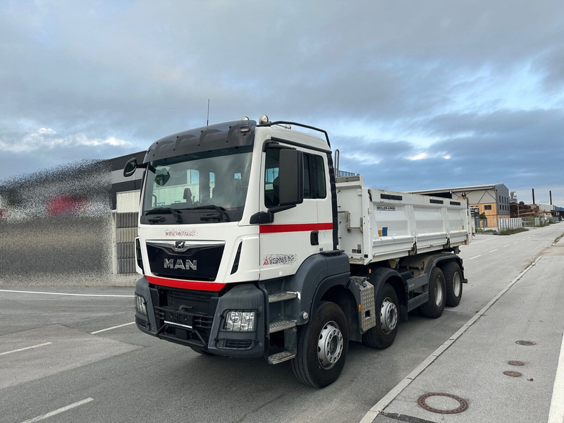 MAN TGS 35.500 8X4 BB - Billenőplatós teherautó: 2 kép. MAN TGS 35.500 8X4 BB - Billenőplatós teherautó: 2 kép.