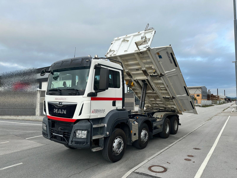 MAN TGS 35.500 8X4 BB - Billenőplatós teherautó: 5 kép. MAN TGS 35.500 8X4 BB - Billenőplatós teherautó: 5 kép.