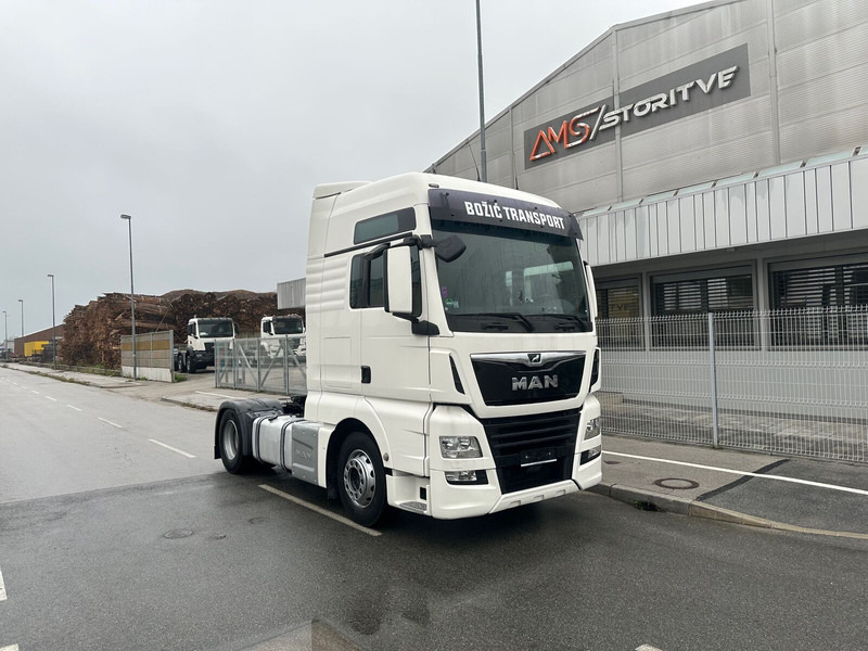 MAN TGX 18.500 - Nyergesvontató: 1 kép. MAN TGX 18.500 - Nyergesvontató: 1 kép.