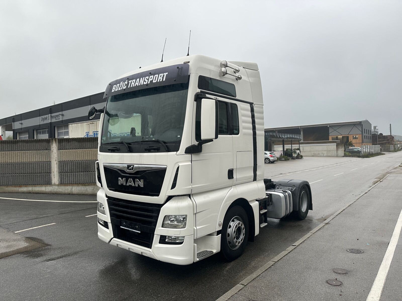 MAN TGX 18.500 - Nyergesvontató: 2 kép. MAN TGX 18.500 - Nyergesvontató: 2 kép.