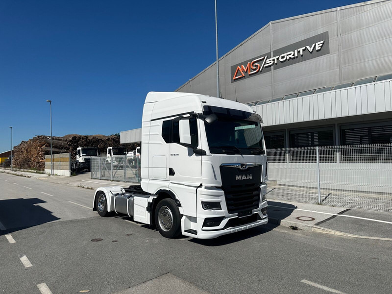 MAN TGX 18.520 LLS-U - Nyergesvontató: 1 kép. MAN TGX 18.520 LLS-U - Nyergesvontató: 1 kép.