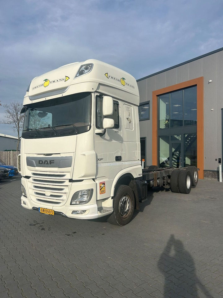 DAF XF 530 XF530 Super Space Cab FAR - Alvaz teherautó: 1 kép. DAF XF 530 XF530 Super Space Cab FAR - Alvaz teherautó: 1 kép.