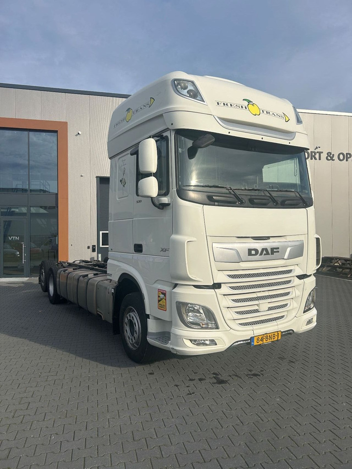 DAF XF 530 XF530 Super Space Cab FAR - Alvaz teherautó: 2 kép. DAF XF 530 XF530 Super Space Cab FAR - Alvaz teherautó: 2 kép.