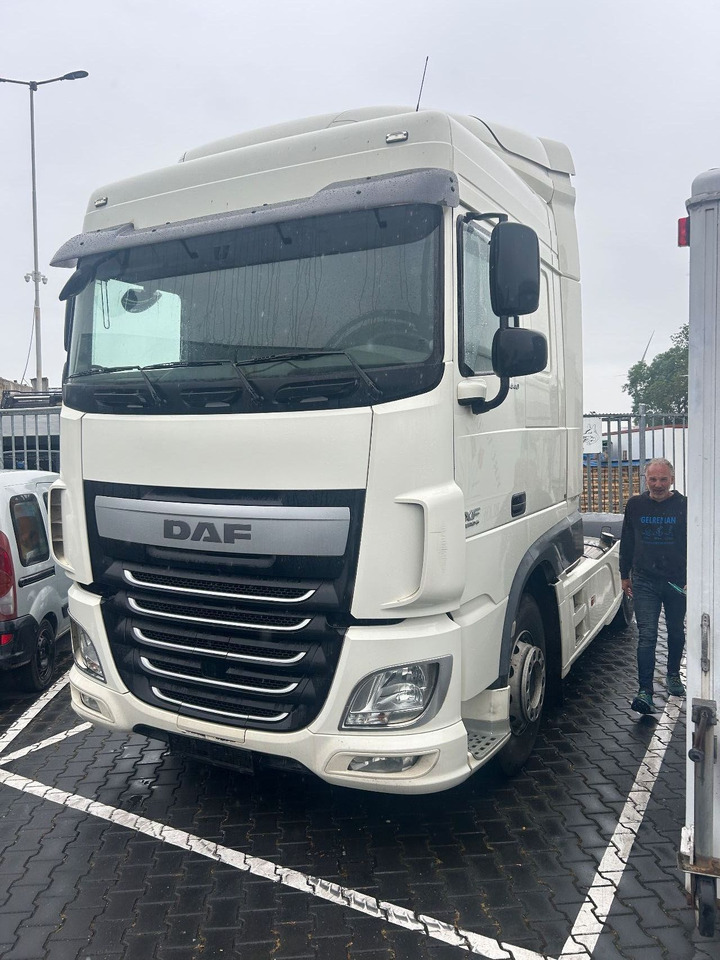 DAF XF 106.440 XF106-440 Space Cab, Full spoilers - Nyergesvontató: 1 kép. DAF XF 106.440 XF106-440 Space Cab, Full spoilers - Nyergesvontató: 1 kép.