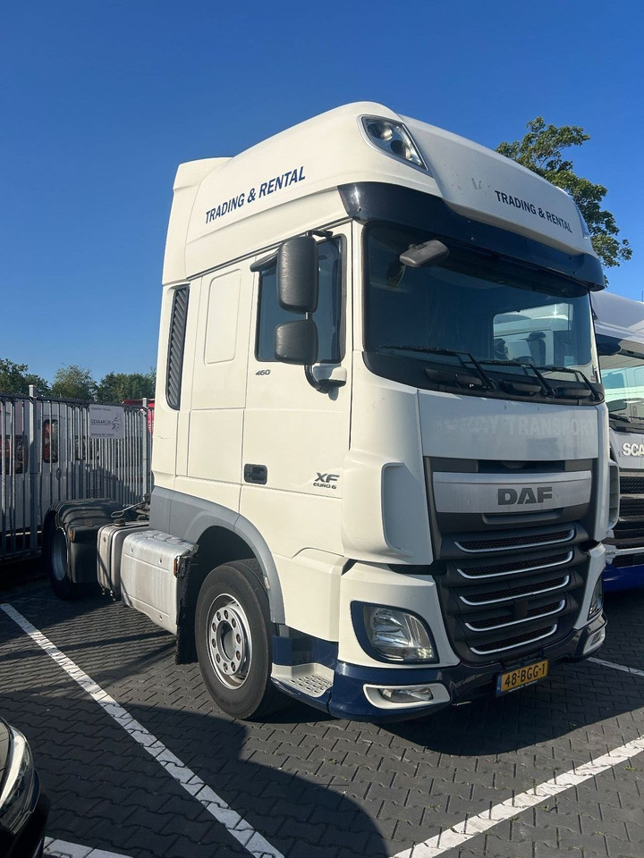 DAF XF 460 XF460 Super Space Cab - Nyergesvontató: 2 kép. DAF XF 460 XF460 Super Space Cab - Nyergesvontató: 2 kép.