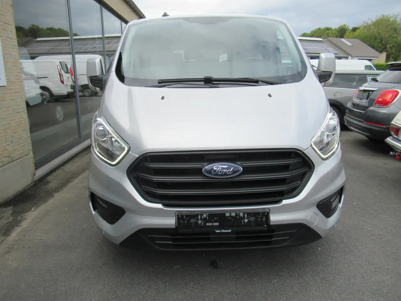 Ford Transit Custom 2.0 TDCi L2H1 Ambiente 23900€+TVA/BTW - Kisbusz: 3 kép. Ford Transit Custom 2.0 TDCi L2H1 Ambiente 23900€+TVA/BTW - Kisbusz: 3 kép.