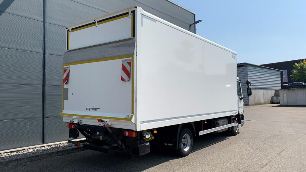 DAF LF 210 Koffer 7,49 to Klima Luftfederung LBW - Dobozos kisteherautó: 3 kép. DAF LF 210 Koffer 7,49 to Klima Luftfederung LBW - Dobozos kisteherautó: 3 kép.
