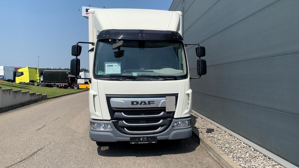 DAF LF 210 Koffer 7,49 to Klima Luftfederung LBW - Dobozos kisteherautó: 2 kép. DAF LF 210 Koffer 7,49 to Klima Luftfederung LBW - Dobozos kisteherautó: 2 kép.