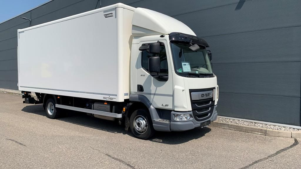 DAF LF 210 Koffer 7,49 to Klima Luftfederung LBW - Dobozos kisteherautó: 1 kép. DAF LF 210 Koffer 7,49 to Klima Luftfederung LBW - Dobozos kisteherautó: 1 kép.