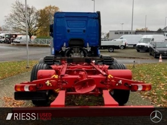 Mercedes-Benz Actros 2551 L 6x2 ACC AHK AUT DynLicht LM Navi - Platós teherautó: 3 kép. Mercedes-Benz Actros 2551 L 6x2 ACC AHK AUT DynLicht LM Navi - Platós teherautó: 3 kép.