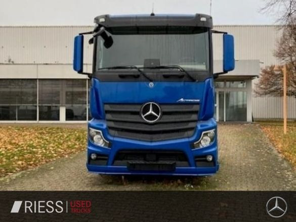 Mercedes-Benz Actros 2551 L 6x2 ACC AHK AUT DynLicht LM Navi - Platós teherautó: 2 kép. Mercedes-Benz Actros 2551 L 6x2 ACC AHK AUT DynLicht LM Navi - Platós teherautó: 2 kép.