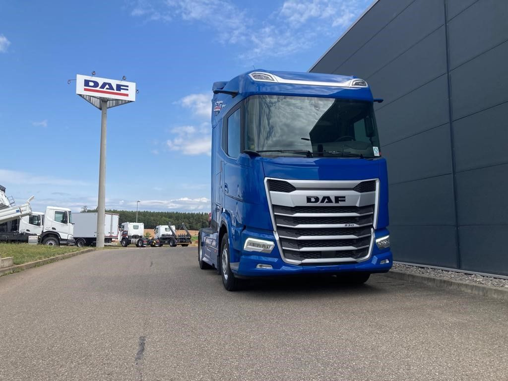 DAF XG 530 FT Alcoa Intarder Standklima Alcoa Kamera - Nyergesvontató: 2 kép. DAF XG 530 FT Alcoa Intarder Standklima Alcoa Kamera - Nyergesvontató: 2 kép.