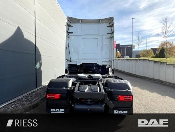 DAF XG 530 FT Alcoa Leder Vollluft Standklima - Nyergesvontató: 4 kép. DAF XG 530 FT Alcoa Leder Vollluft Standklima - Nyergesvontató: 4 kép.