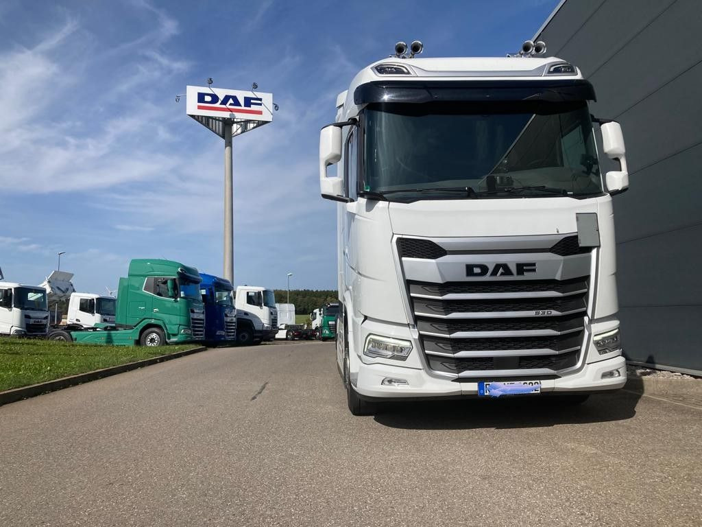 DAF XG 530 FT NGD Garantie bis 10.2025 - Nyergesvontató: 2 kép. DAF XG 530 FT NGD Garantie bis 10.2025 - Nyergesvontató: 2 kép.