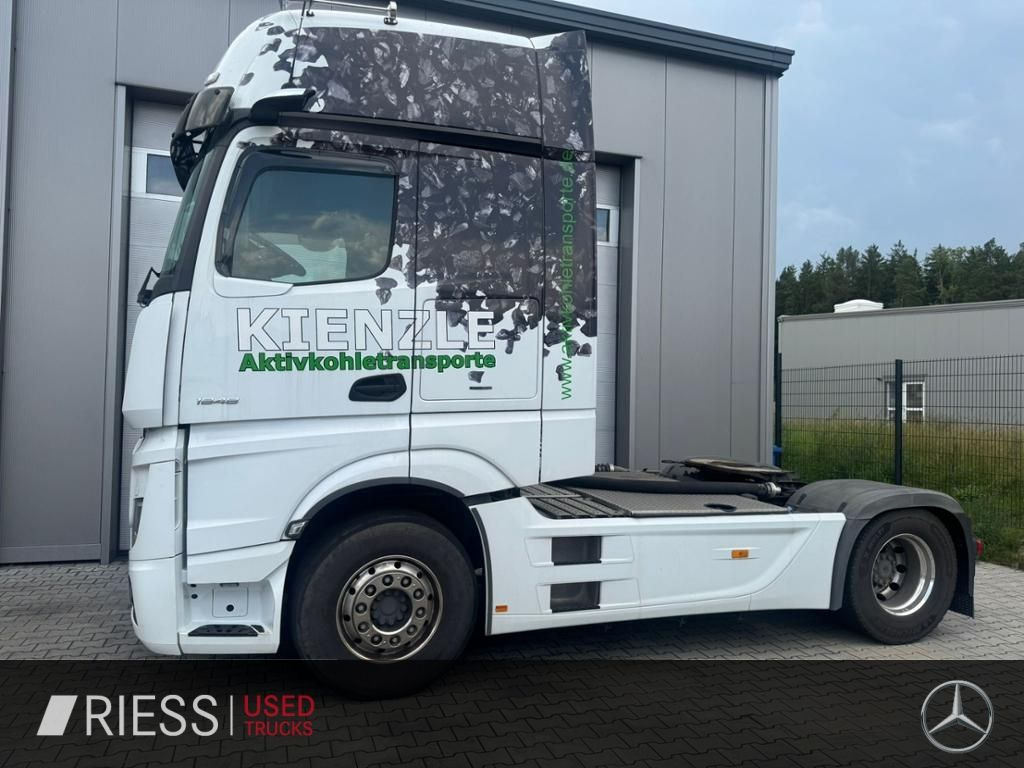 Mercedes-Benz Actros 1848 LS 4x2 GigaSpace - Nyergesvontató: 2 kép. Mercedes-Benz Actros 1848 LS 4x2 GigaSpace - Nyergesvontató: 2 kép.