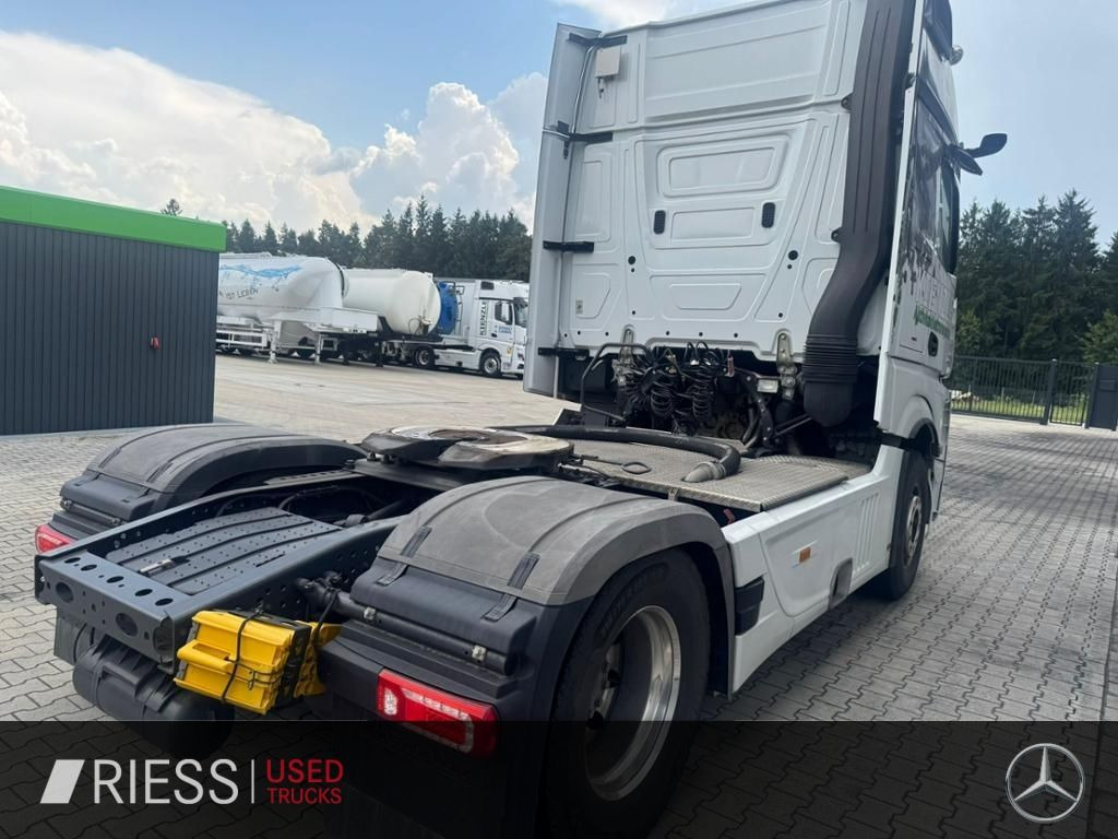 Mercedes-Benz Actros 1848 LS 4x2 GigaSpace - Nyergesvontató: 3 kép. Mercedes-Benz Actros 1848 LS 4x2 GigaSpace - Nyergesvontató: 3 kép.