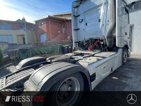 Mercedes-Benz Actros 1848 LSNRL LM - Nyergesvontató: 2 kép. Mercedes-Benz Actros 1848 LSNRL LM - Nyergesvontató: 2 kép.