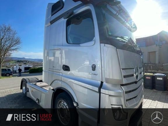Mercedes-Benz Actros 1848 LSNRL LM - Nyergesvontató: 3 kép. Mercedes-Benz Actros 1848 LSNRL LM - Nyergesvontató: 3 kép.