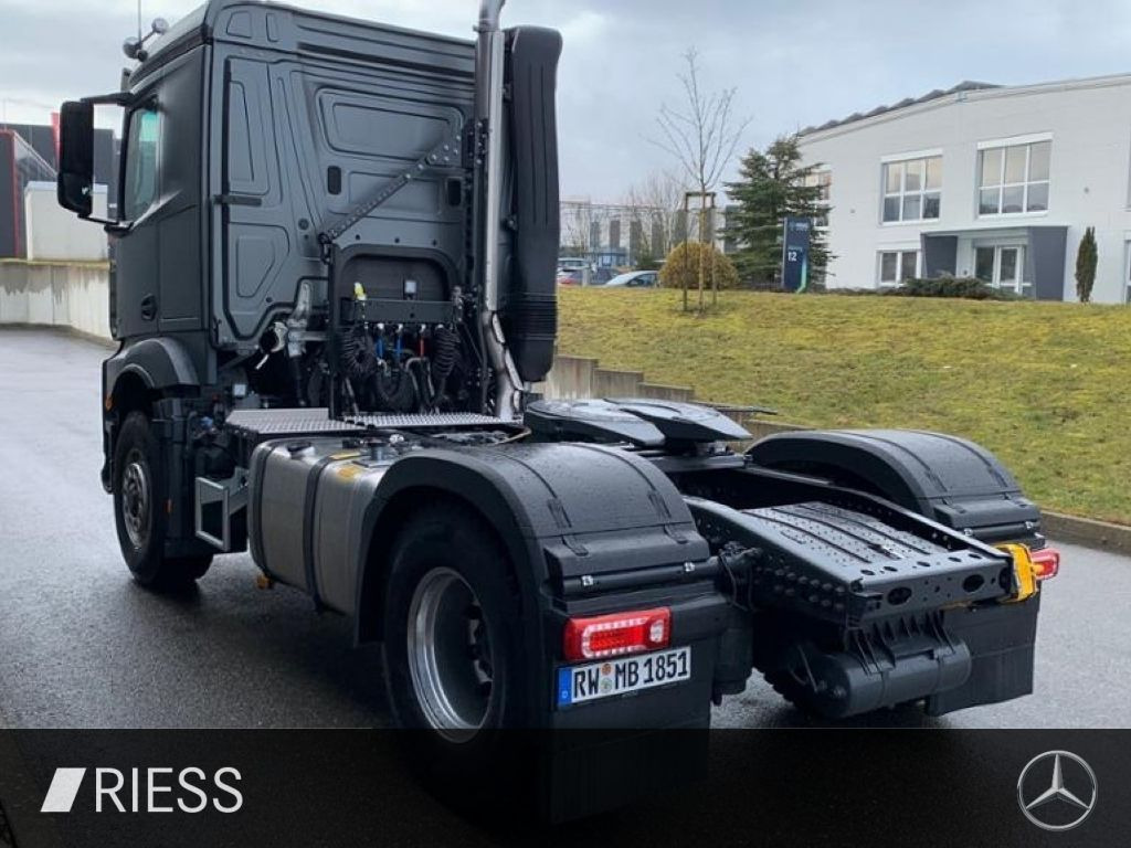 Mercedes-Benz Actros 1851 LS - Nyergesvontató: 3 kép. Mercedes-Benz Actros 1851 LS - Nyergesvontató: 3 kép.