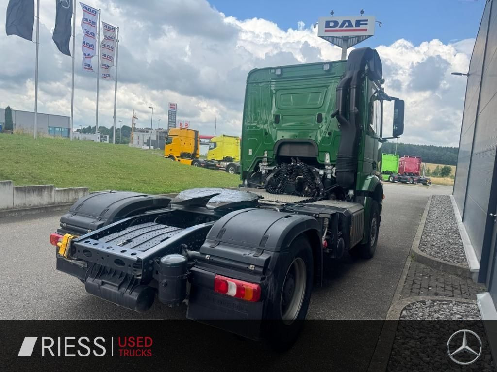 Mercedes-Benz Arocs 1851 HAD Retarder Navi STH AUT DynLicht - Nyergesvontató: 4 kép. Mercedes-Benz Arocs 1851 HAD Retarder Navi STH AUT DynLicht - Nyergesvontató: 4 kép.