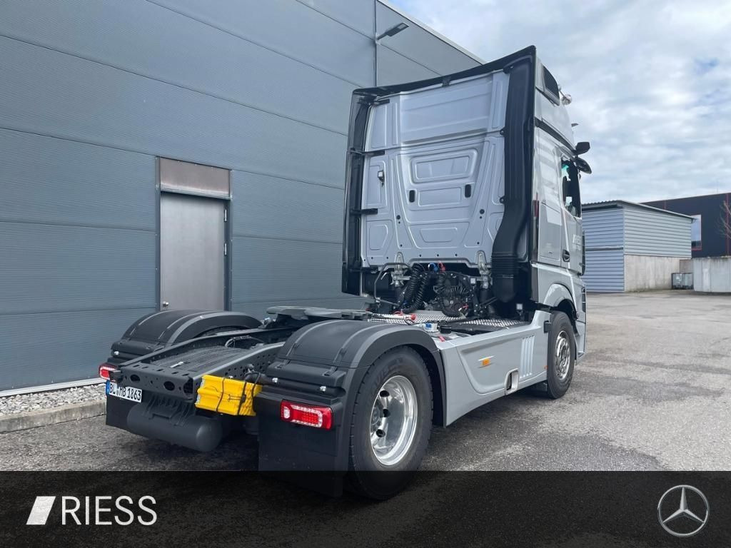 Mercedes-Benz Actros 1863 LS 4x2 - Teherautó: 4 kép. Mercedes-Benz Actros 1863 LS 4x2 - Teherautó: 4 kép.