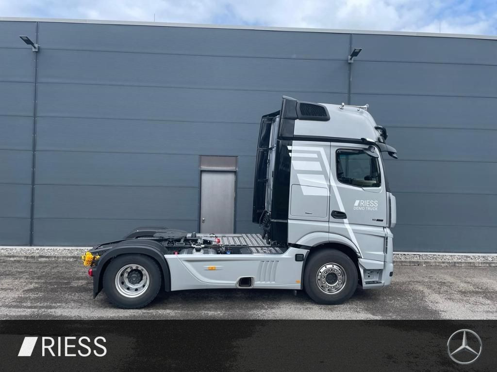 Mercedes-Benz Actros 1863 LS 4x2 - Teherautó: 3 kép. Mercedes-Benz Actros 1863 LS 4x2 - Teherautó: 3 kép.