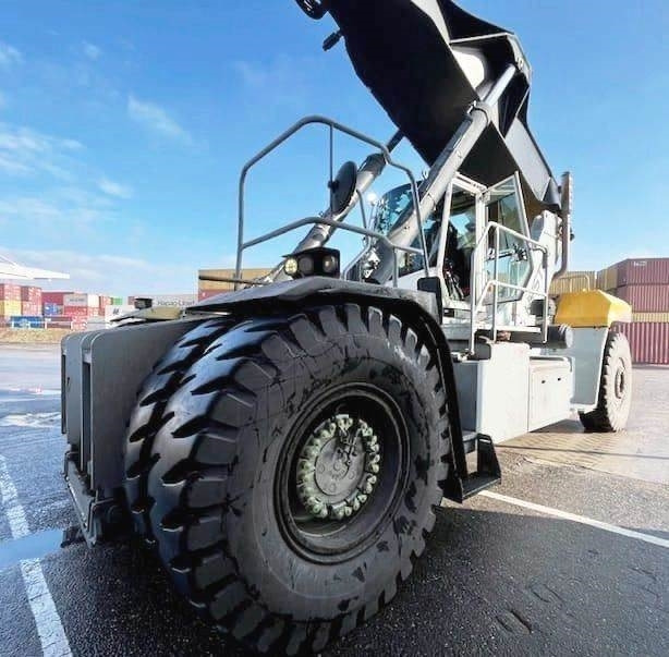 Hyster RS46-41XD/67S - Konténerrakodó: 1 kép. Hyster RS46-41XD/67S - Konténerrakodó: 1 kép.