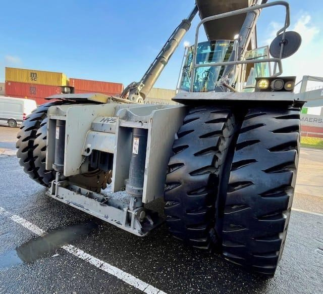 Hyster RS46-41XD/67S - Konténerrakodó: 3 kép. Hyster RS46-41XD/67S - Konténerrakodó: 3 kép.