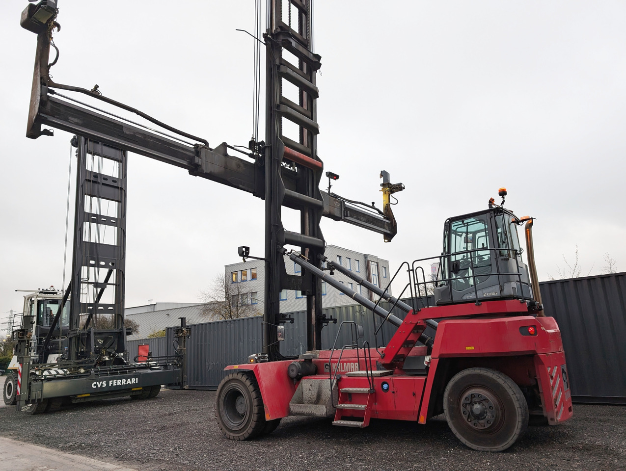 KALMAR DCG100-45ED7 - Konténer targoncá: 3 kép. KALMAR DCG100-45ED7 - Konténer targoncá: 3 kép.
