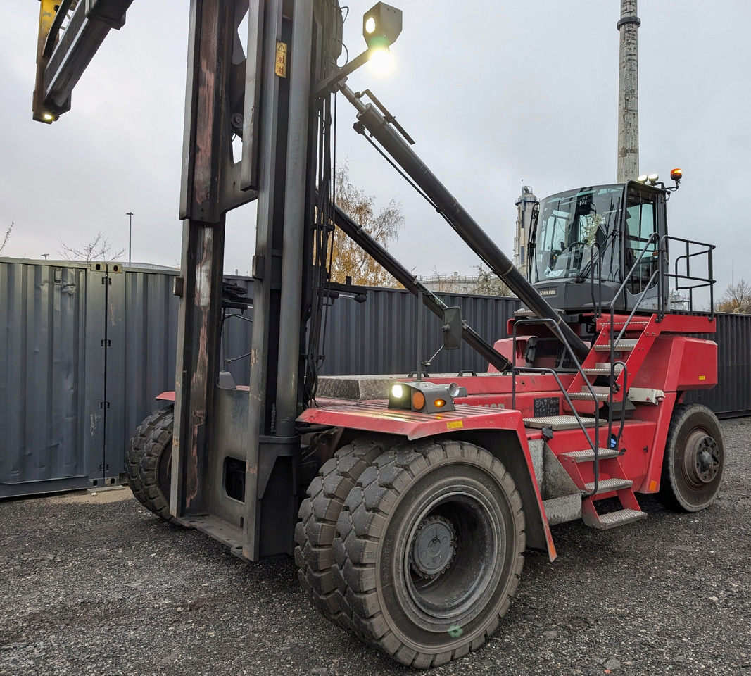 KALMAR DCG100-45ED7 - Konténer targoncá: 1 kép. KALMAR DCG100-45ED7 - Konténer targoncá: 1 kép.