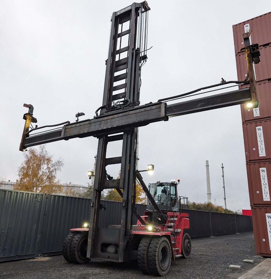 KALMAR DCG100-45ED7 - Konténer targoncá: 5 kép. KALMAR DCG100-45ED7 - Konténer targoncá: 5 kép.