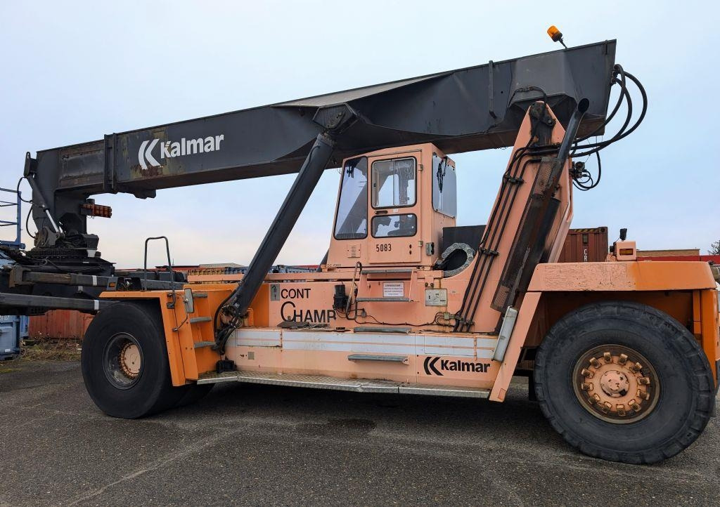 Kalmar DC4560RC4 - Konténerrakodó: 2 kép. Kalmar DC4560RC4 - Konténerrakodó: 2 kép.