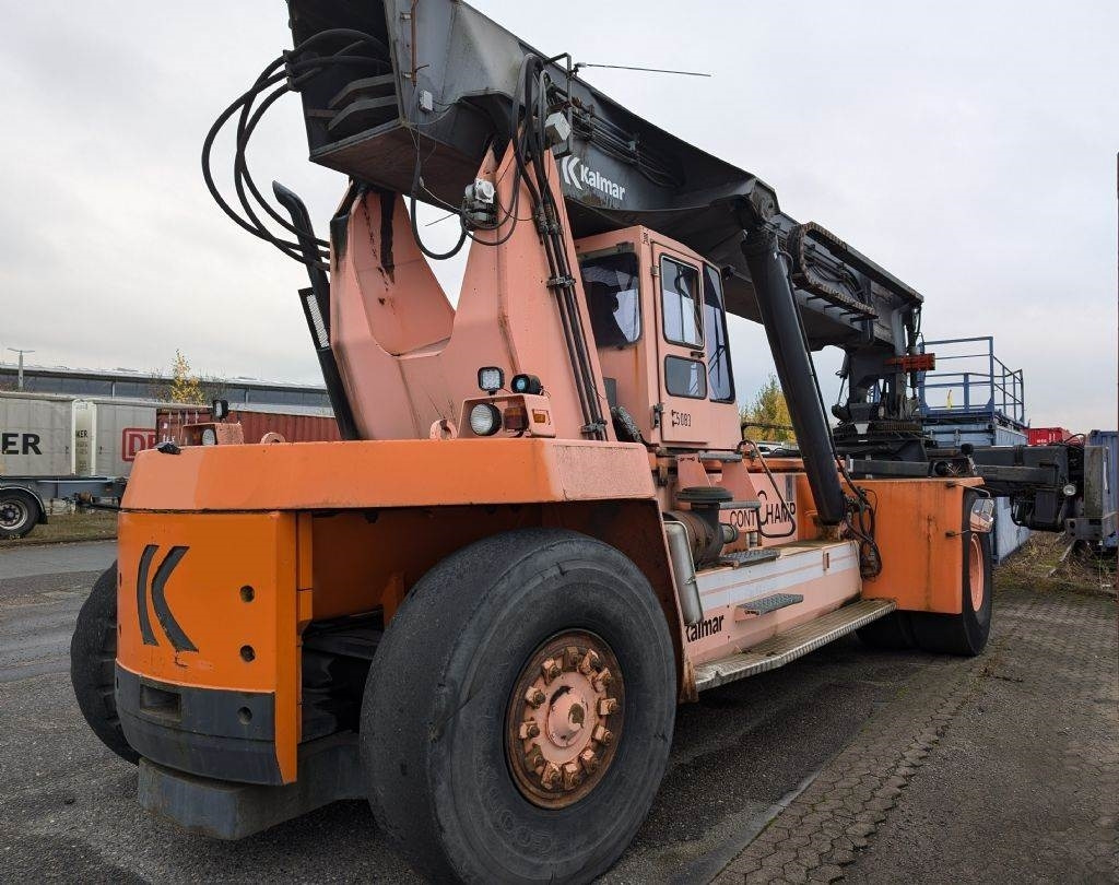 Kalmar DC4560RC4 - Konténerrakodó: 4 kép. Kalmar DC4560RC4 - Konténerrakodó: 4 kép.