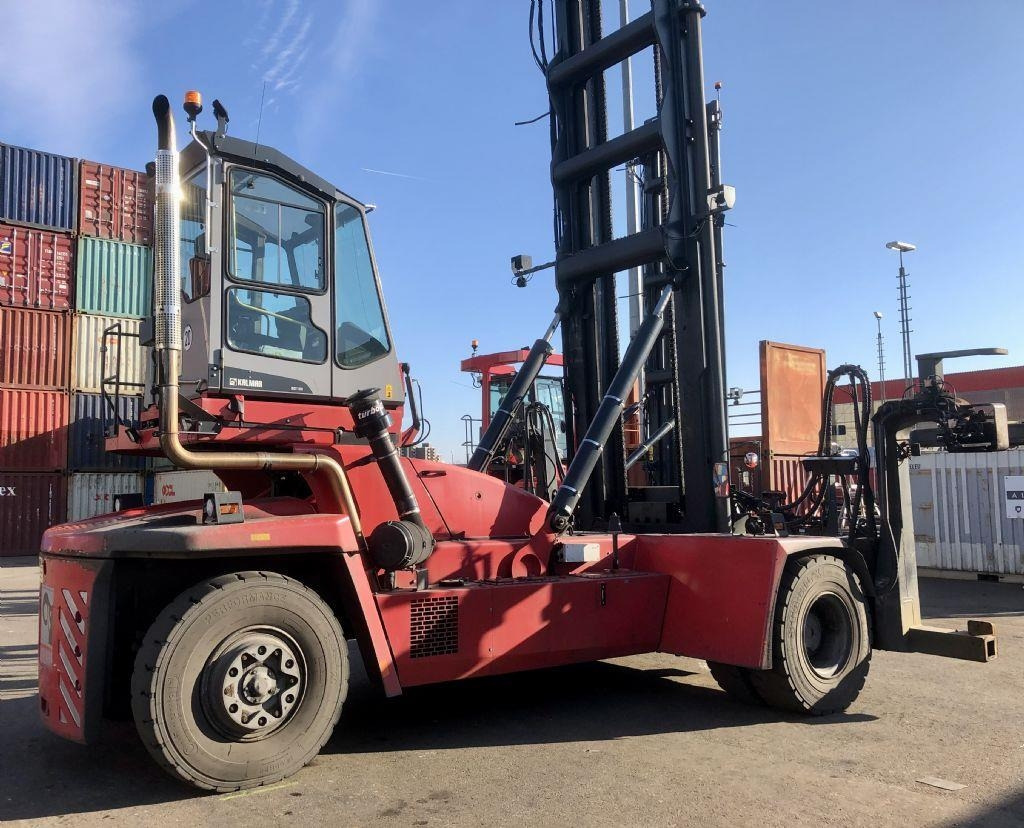 Kalmar DCF100-45E7 - Konténer targoncá: 4 kép. Kalmar DCF100-45E7 - Konténer targoncá: 4 kép.