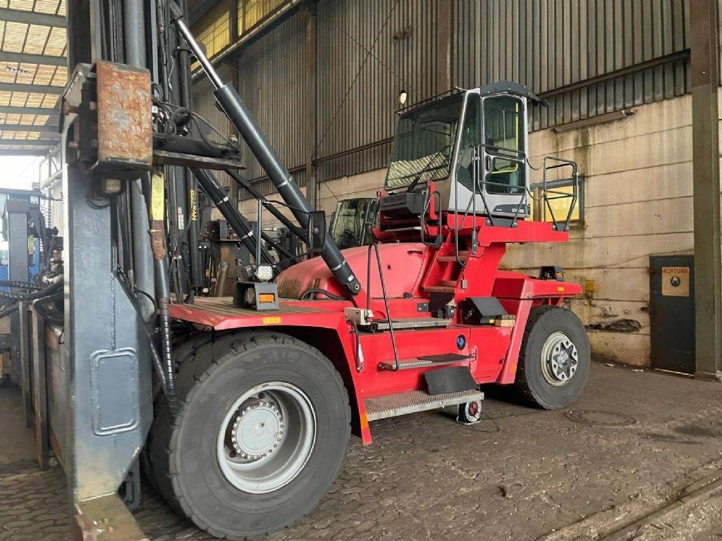 Kalmar DCF100-45E7 - Konténer targoncá: 1 kép. Kalmar DCF100-45E7 - Konténer targoncá: 1 kép.