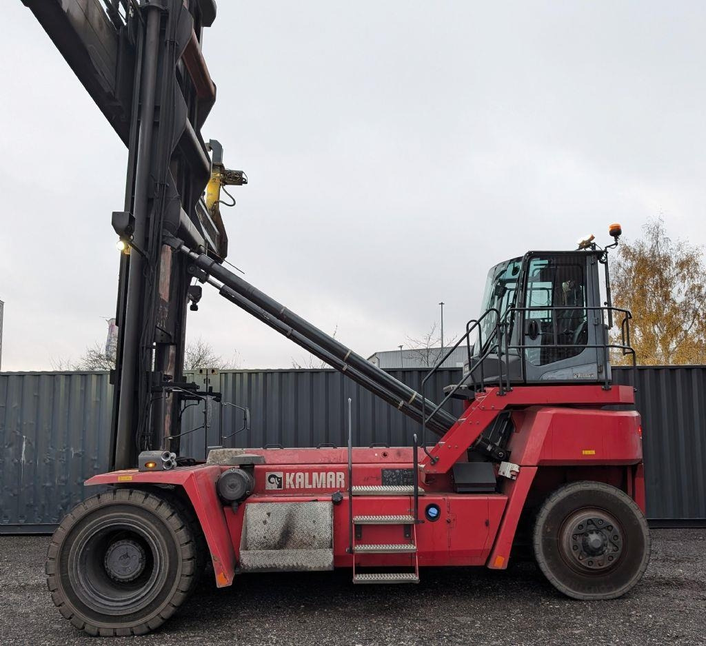 Kalmar DCG100-45ED7 - Konténer targoncá: 2 kép. Kalmar DCG100-45ED7 - Konténer targoncá: 2 kép.
