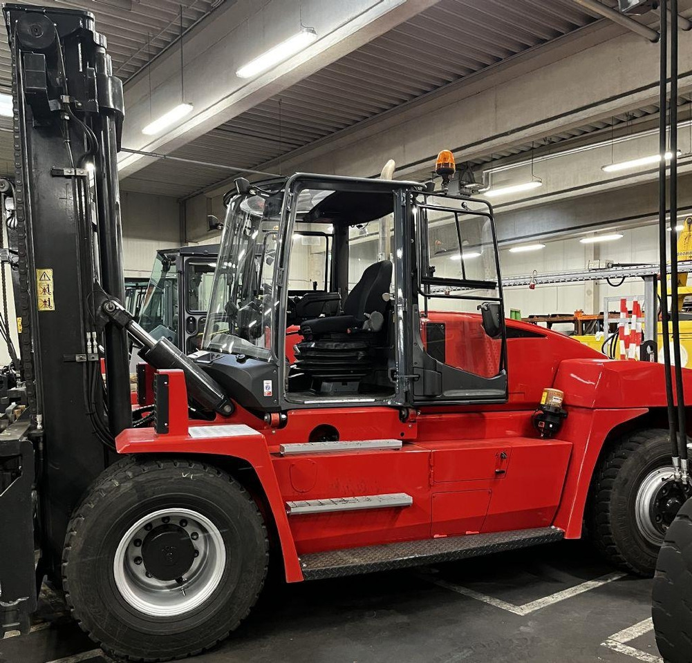 Kalmar DCG120-12 - Dízel targonca: 1 kép. Kalmar DCG120-12 - Dízel targonca: 1 kép.