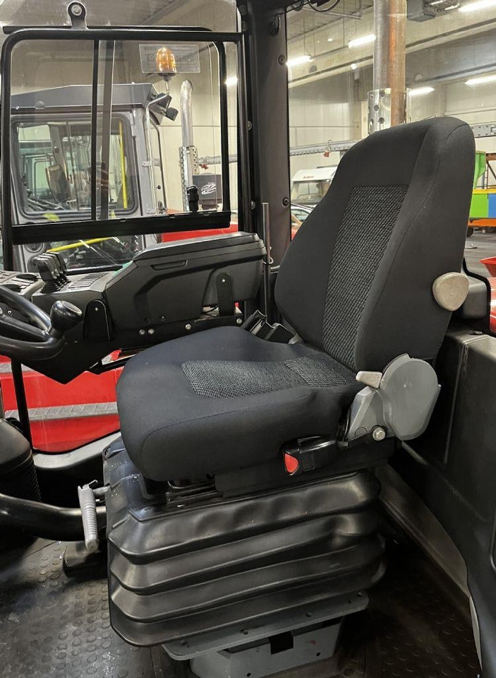 Kalmar DCG120-12 - Dízel targonca: 5 kép. Kalmar DCG120-12 - Dízel targonca: 5 kép.