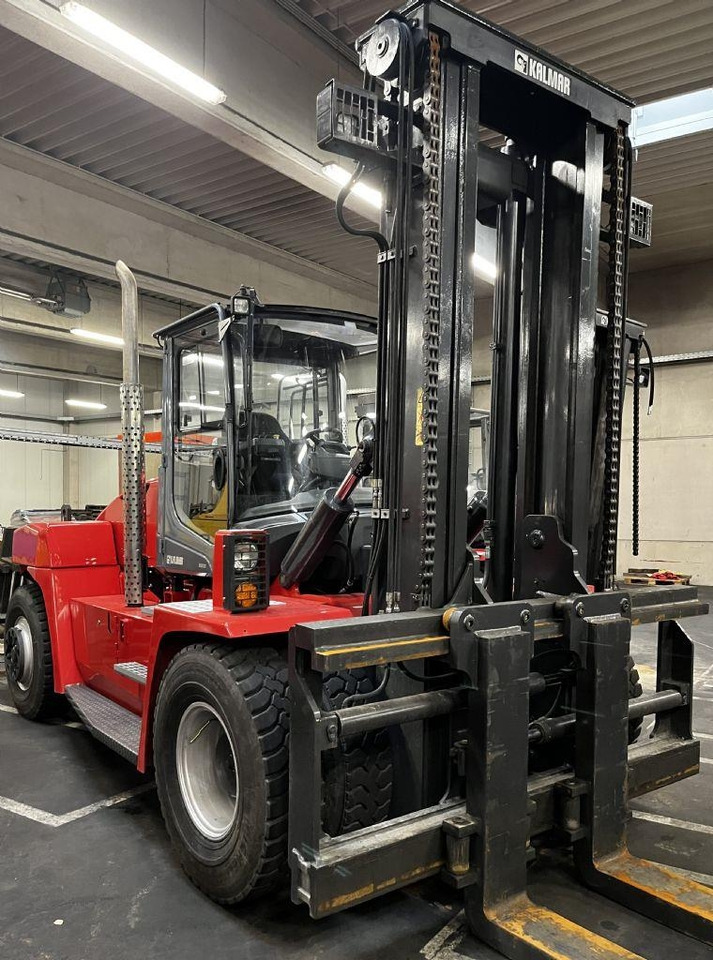 Kalmar DCG120-12 - Dízel targonca: 2 kép. Kalmar DCG120-12 - Dízel targonca: 2 kép.