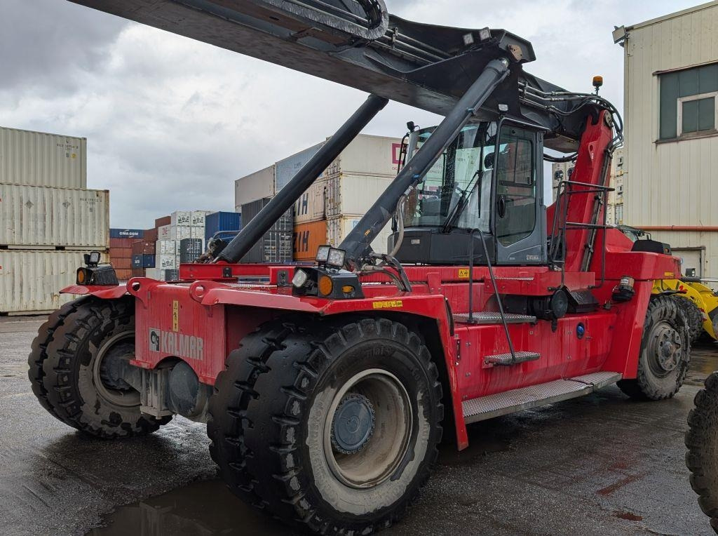 Kalmar DRG100-54S6 - Konténerrakodó: 4 kép. Kalmar DRG100-54S6 - Konténerrakodó: 4 kép.