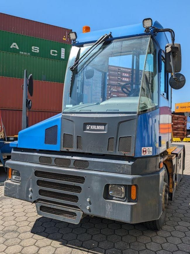 Kalmar T2 - Terminál targoncá: 1 kép. Kalmar T2 - Terminál targoncá: 1 kép.