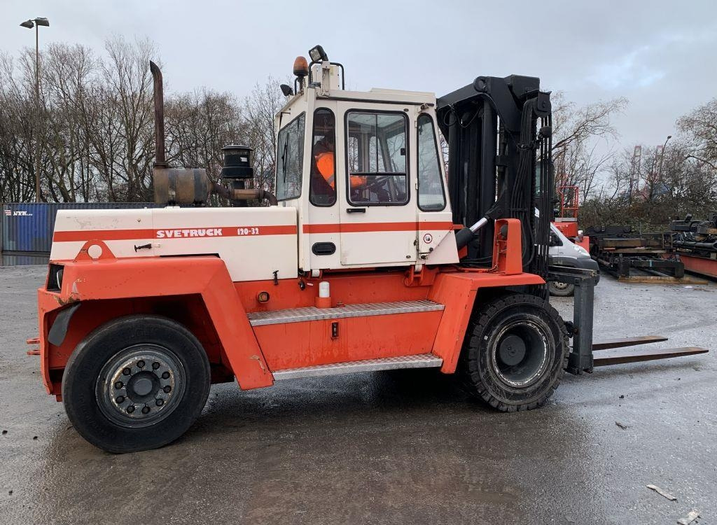 Svetruck 13,6-120-32 - Dízel targonca: 5 kép. Svetruck 13,6-120-32 - Dízel targonca: 5 kép.