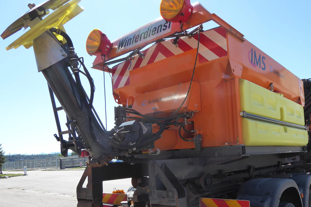 KÜPPER-WEISSER /GMEINER/BUCHER Feuchtsalzstreuer Salzstreuer Streuer auf Abrollgestell - Horgos rakodó teherautó: 2 kép. KÜPPER-WEISSER /GMEINER/BUCHER Feuchtsalzstreuer Salzstreuer Streuer auf Abrollgestell - Horgos rakodó teherautó: 2 kép.