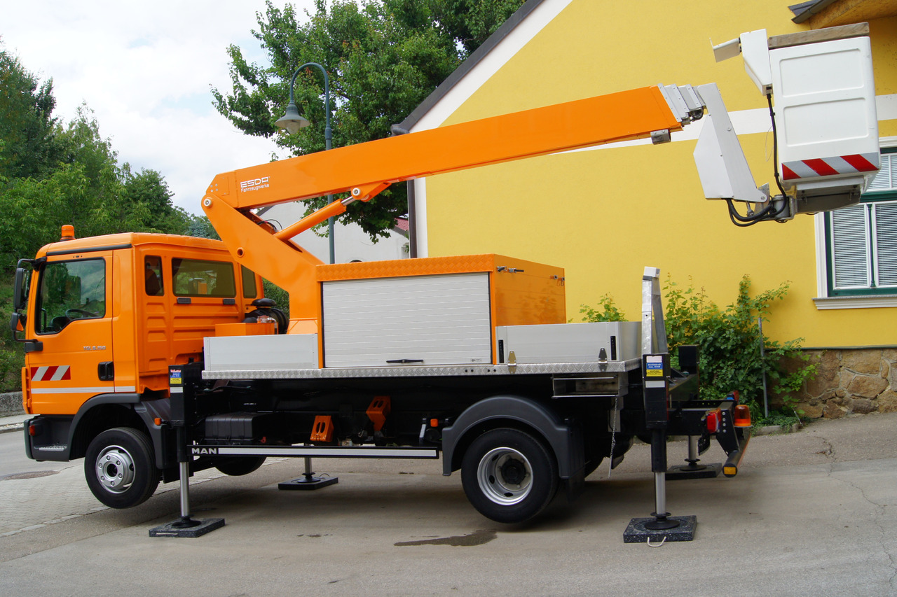 MAN TGL 8.150/TÜV/ESDA 21,5m Hubarbeitsbühne/Steiger/EURO 5 - Emelőkosaras teherautó: 4 kép. MAN TGL 8.150/TÜV/ESDA 21,5m Hubarbeitsbühne/Steiger/EURO 5 - Emelőkosaras teherautó: 4 kép.
